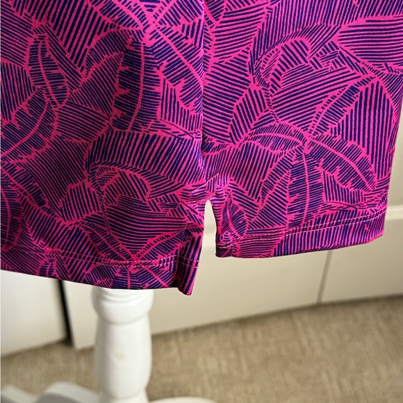 Vineyard Vines tennis/golf skort. Blue/pink. Size M - Picture 8 of 10